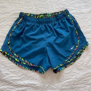 Nike Women’s Shorts Size Medium